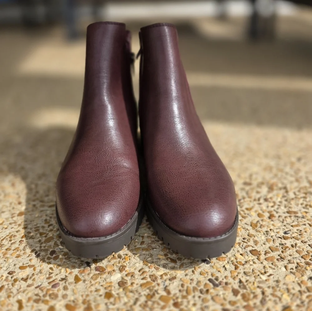 Baretraps Womens Daytona Lug Sole Boots Booties Size 9 Burgundy Red Comfort NEW